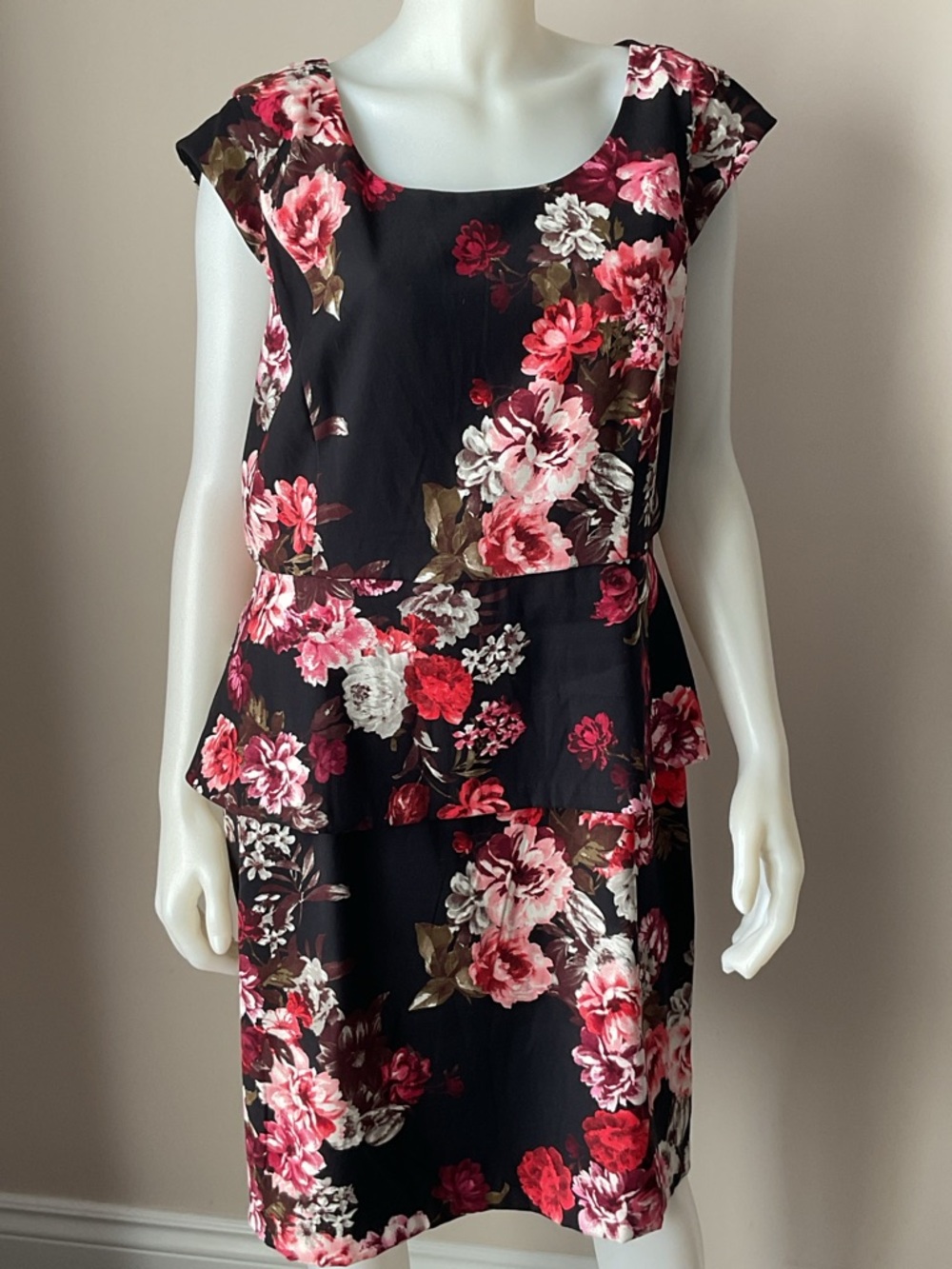 Ricki's Floral Dress - Picture 2 of 9